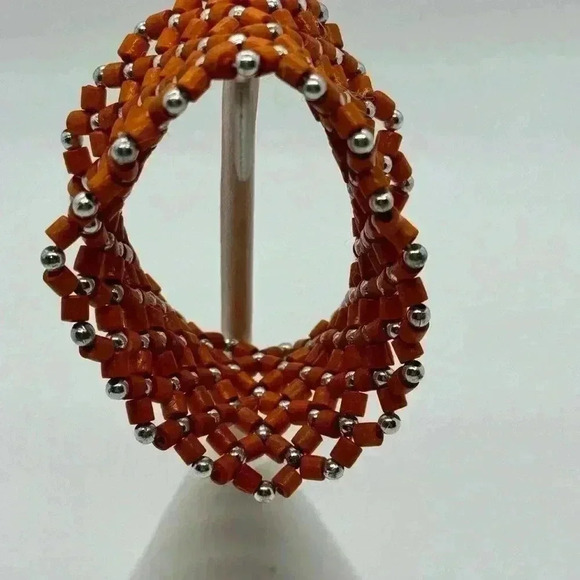 ♦️. Fun stretchy orange/rust colored bracelet - Picture 2 of 3